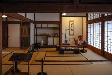 23 Mart 2025 Tatami içeren sakin geleneksel bir Japon odasının içi