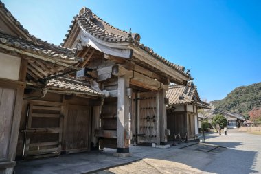 23 Mart 2025 Geleneksel ahşap Japon kapısı, Japonya