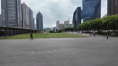 Kai Tak Avenue Park manzarası 19 Nisan 2025