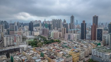 Kowloon 'daki canlı bölge, konut ve ticari binaların karışımıyla tanınıyor.,