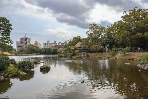 24 Mart 2025 Japon bahçeli sakin bir peyzaj.,