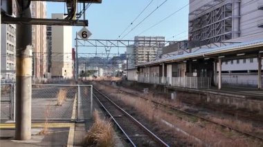 23 Mart 2025 'te Kagoshima Chuo İstasyonu' na varan tren.  