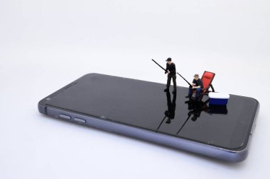 Akıllı telefon. Teknolojinin yaratıcı ve gerçeküstü bir temsili.,