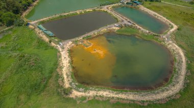 Ta Sha Lok 'taki geleneksel evler huzur dolu kırsal bölgelere yerleştirilmiş.