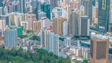 Shenzhen 'in modern şehir silueti açık Nisan semalarında parlıyor