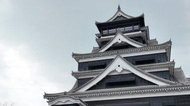 Etkileyici mimarisi ve bereketli çevresi olan tarihi şato, 24 Mart 2025