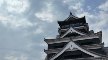 Etkileyici mimarisi ve bereketli çevresi olan tarihi şato, 24 Mart 2025