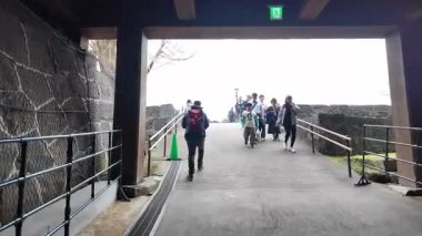 Etkileyici mimarisi ve bereketli çevresi olan tarihi şato, 24 Mart 2025