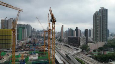 Yeşil alanlar ve konforlu modern kamu konutları, 19 Nisan 2025