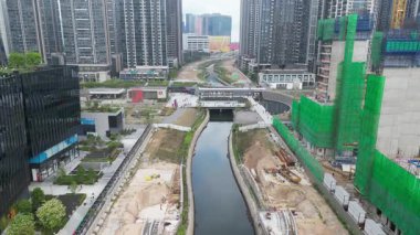 Yeşil bankalar ve temiz suyla yeniden canlandırılmış nehir, 19 Nisan 2025 