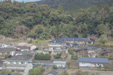 24 Mart 2025 Geleneksel evleri olan sakin bir köy