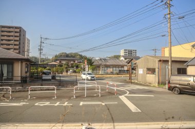 Düşük ve orta büyüklükteki binaların bulunduğu yerleşim yerleri