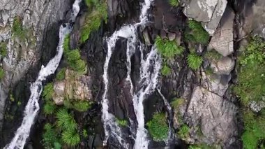 1 Mayıs 2025 'te Lin Yuen Terrace, Hong Kong' da Saklı Şelale  