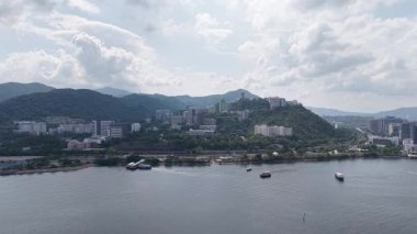 Sha Tin Hoi 'nin Nazik Suları ve Kıyı Görüşleri, 4 Mayıs 2025 