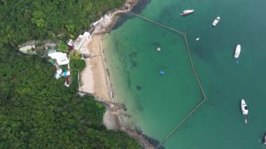Clearwater Bay Beach, Hong Kong 'da Dalga ve Güneş, 1 Mayıs 2025  