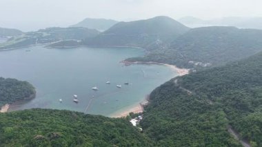 Clearwater Bay Beach, Hong Kong 'da Dalga ve Güneş, 1 Mayıs 2025  