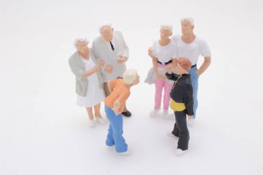 Küçük ölçekli minyatür modeller gösteriyor.