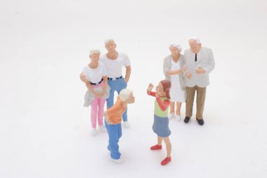 Küçük ölçekli minyatür modeller gösteriyor.