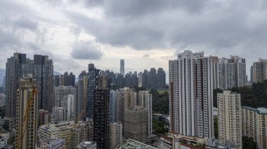 Skyline konutların zıt mimari tarzlarını sergiliyor