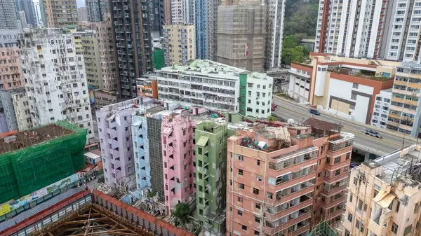 Canlı şehir manzarası devam eden şehir inşaatı ile yüksek