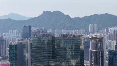12 Mayıs 2025 'te Kowloon Bay Hong Kong' da çarpıcı rıhtım manzarası  