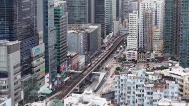 Kwun Tong 'daki hareketli sokak pazarı 11 Mayıs 2025' te taze ürün ve canlı yerel kültürle doldu.