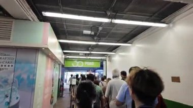 17 Mayıs 2025 'te Hong Kong' u keşfediyor.