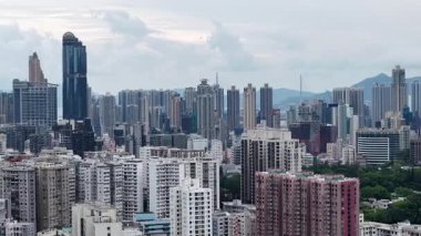 Mong Kok 'un hareketli caddeleri ve pazarları, 18 Mayıs 2025