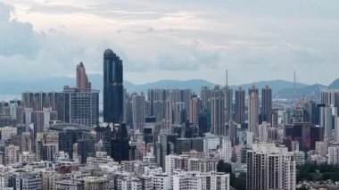 Mong Kok 'un hareketli caddeleri ve pazarları, 18 Mayıs 2025