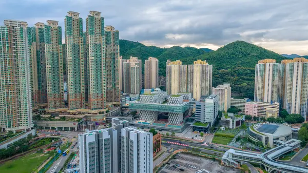 Manzaralı çağdaş yerleşim yerleri manzarası