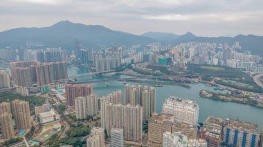 Yüksek katlı konut kümelerinin yer aldığı modern şehir manzarası