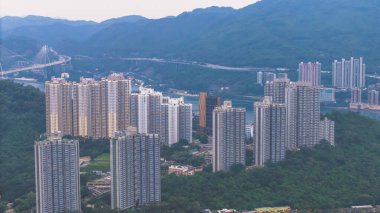 Kentsel bir ortamda yüksek konut binalarının görüntülenmesi