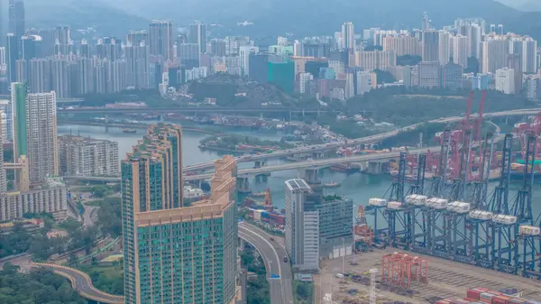 Yüksek katlı konut kümelerinin yer aldığı modern şehir manzarası