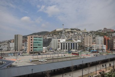 28 Mart 2025 Uzak endüstriyel binalarla geniş tarım arazileri