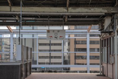 28 Mart 2025 Şehir merkezindeki tren istasyonunda mimari sergileniyor.,