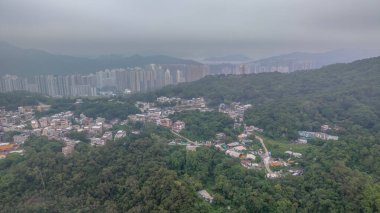 Çarpıcı bir hava manzarası kentsel gelişimin sakin bir karışımını sergiliyor