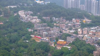 Çarpıcı bir hava manzarası kentsel gelişimin sakin bir karışımını sergiliyor