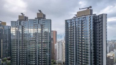 Yüksek katlı konut kulelerinin panoramik görüntüsü