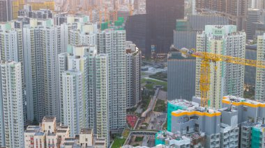 Şehir manzarası sergisinde sıkıca paketlenmiş konut binaları