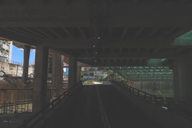 Hong Kong 'daki modern tünel yolu, temiz altyapıya sahip.