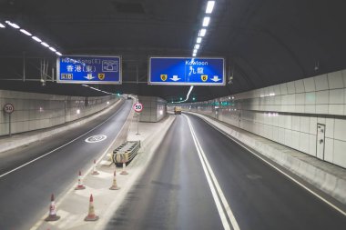 Hong Kong 'daki modern tünel yolu, temiz altyapıya sahip.