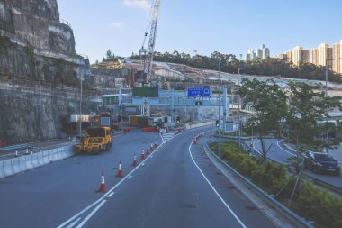 Turnaların yer aldığı modern kentsel karayolu şantiyesi,