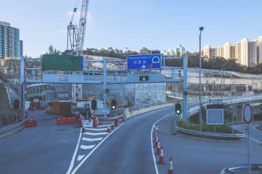 Turnaların yer aldığı modern kentsel karayolu şantiyesi,