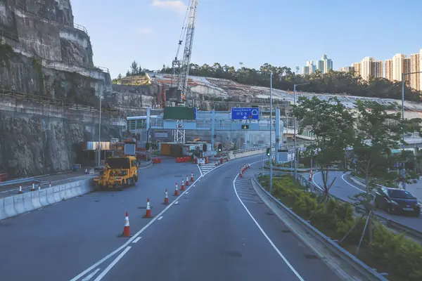 Turnaların yer aldığı modern kentsel karayolu şantiyesi,