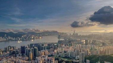 Gökdelenlerin yer aldığı yüksek bir noktadan çekilen şehir manzarası