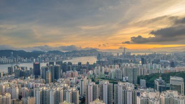 Gökdelenlerin yer aldığı yüksek bir noktadan çekilen şehir manzarası