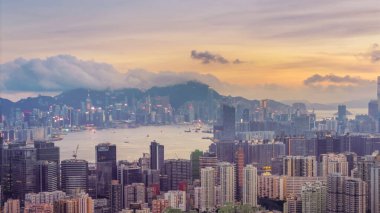 Gökdelenlerin yer aldığı yüksek bir noktadan çekilen şehir manzarası