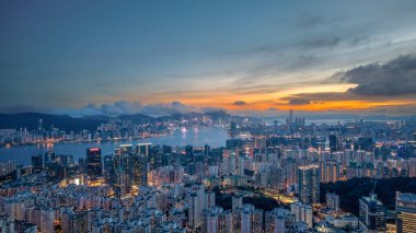 Gökdelenlerin yer aldığı yüksek bir noktadan çekilen şehir manzarası