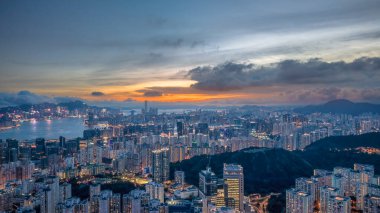 Gökdelenlerin yer aldığı yüksek bir noktadan çekilen şehir manzarası