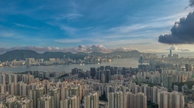 Gökdelenlerin yer aldığı yüksek bir noktadan çekilen şehir manzarası